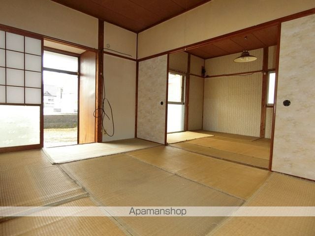 大坪貸家西側の内装写真