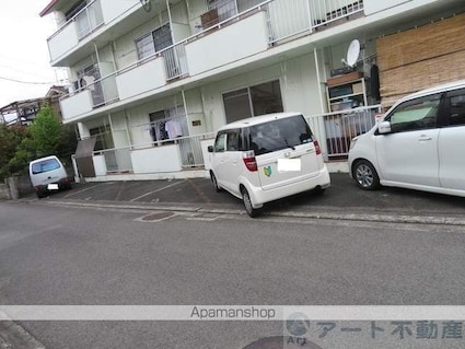 サントハウス[2DK/47.02m2]の駐車場1