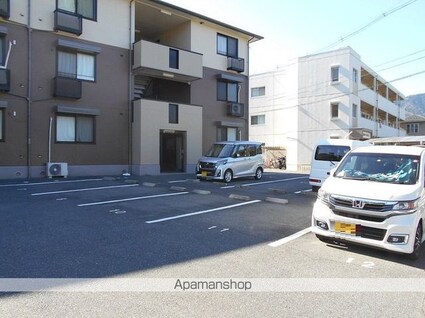 クレージュ中村[2LDK/56.1m2]の駐車場