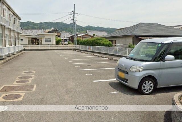 レオパレスルミエール[1K/26.08m2]の駐車場