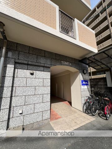 TOMITAビルの玄関写真