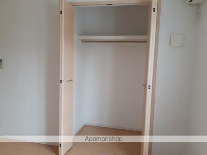 フォーレスト近津[2LDK/57.07m2]の収納