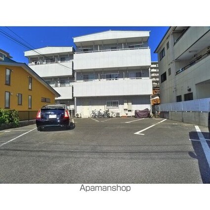 エステート新松戸２４[1K/21.51m2]の駐車場