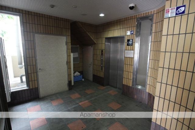 エース五番館の玄関写真