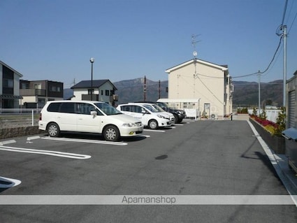 ＨＯＬＹＧＬＩＴＴＥＲ　Ｔ．Ｊ[2LDK/57.85m2]の駐車場2