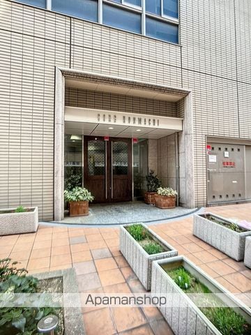 コア本町の玄関写真