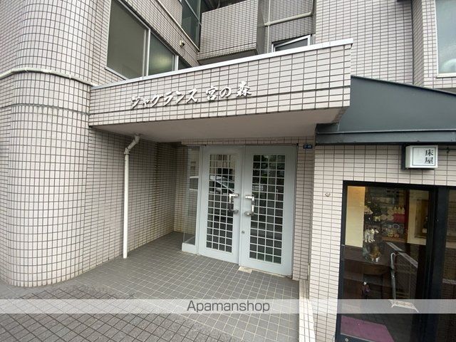 ジャグランス宮の森の玄関写真