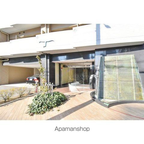 SEST 新大阪の玄関写真