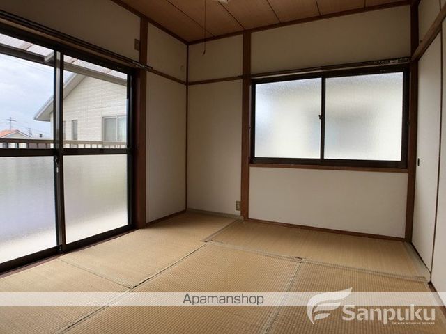 松山市 2階建 築35年の内装写真