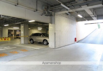 河田町ガーデン　４号棟[1LDK/56.64m2]の駐車場