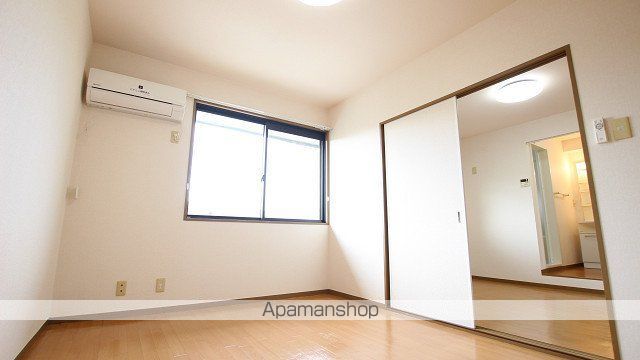 ロイヤルコート鷲巣 伍番館の内装写真