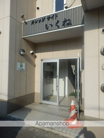 カレッジサイドいくねの玄関写真