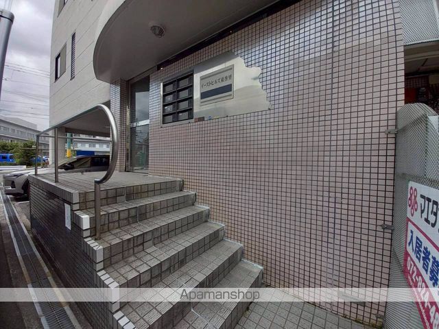 イーストヒルズ東香里の玄関写真
