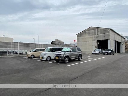 屋島サウスコート[1K/23m2]の駐車場