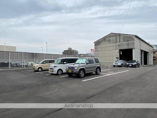 香川県高松市屋島西町[1K/23m2]の駐車場
