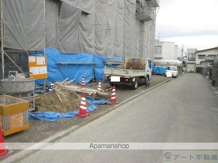 メゾン小栗[1LDK/32.3m2]の駐車場