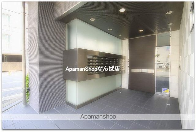 ルクレ西長堀の玄関写真