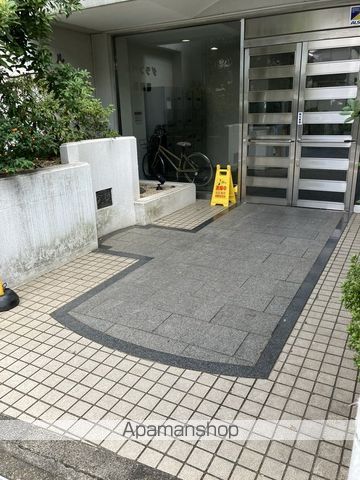 グランベル祖師谷の玄関写真