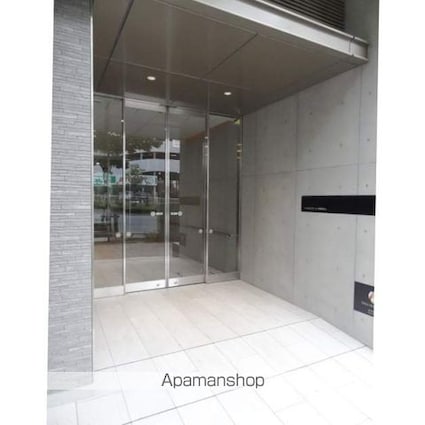 エムレジデンス中野坂上[1R/25.13m2]のエントランス3