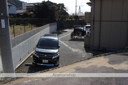 広島県尾道市因島中庄町[3DK/58m2]の駐車場1