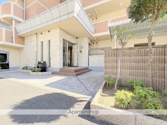 アーバンツァの玄関写真