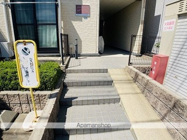 レオパレスメゾン モンポルトの玄関写真