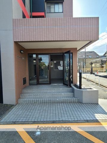 ガーデン山内の玄関写真