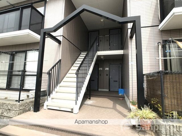 ディアス三町 A棟の玄関写真
