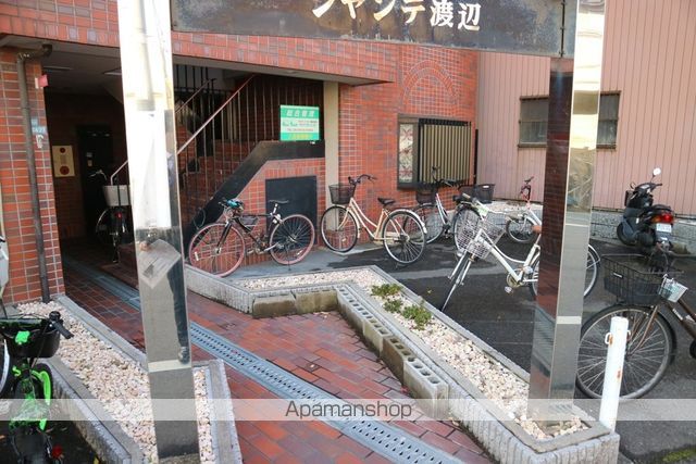 シャンテ渡辺の玄関写真
