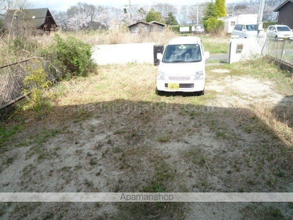 新旭風車村貸家[2LDK/68.82m2]の駐車場