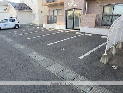 ヒーローマンションＣｏＣｏＭｏ[1DK/28.8m2]の駐車場