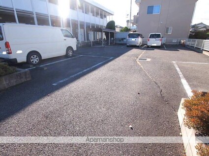 レオパレスＣＨＥＶＡＬ[1K/23.18m2]の駐車場2