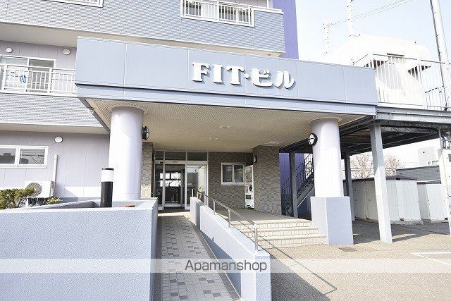 FITビルの玄関写真