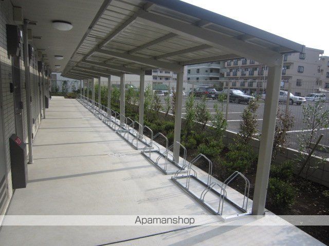 GENOVIA原木中山の玄関写真
