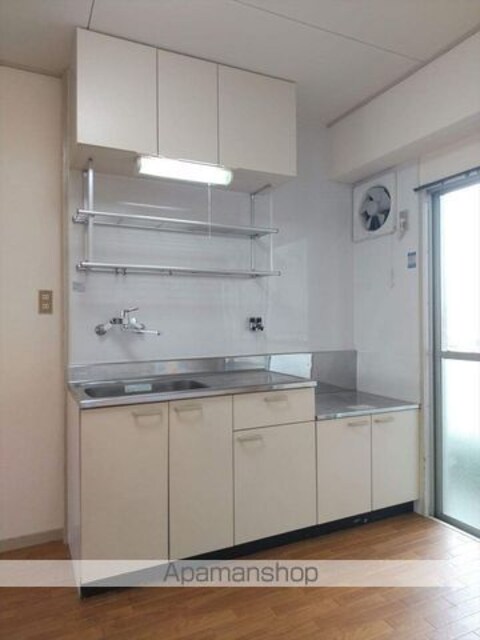 和歌山県和歌山市西小二里２丁目[3DK/51m2]のキッチン