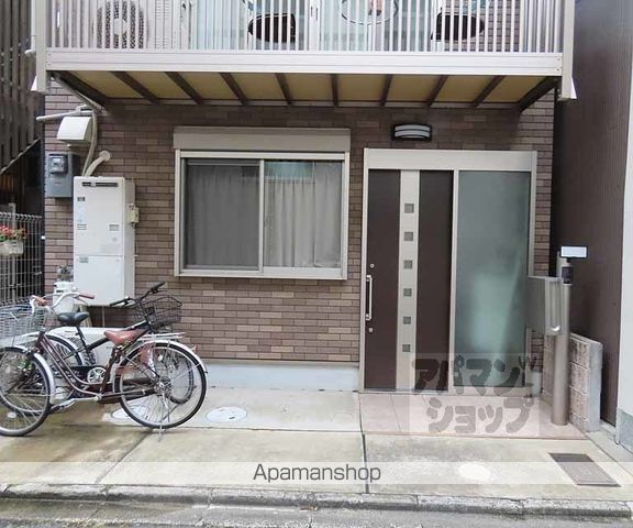山陰本線 二条駅 徒歩3分 3階建 築20年の玄関写真