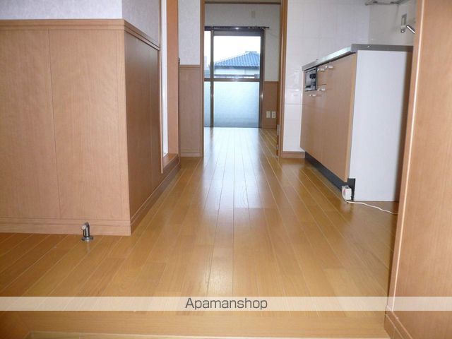 ロイヤルハイツ東八の内装写真