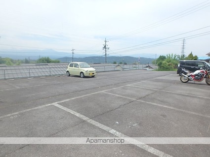 アーバン日向[2DK/48.41m2]の駐車場2