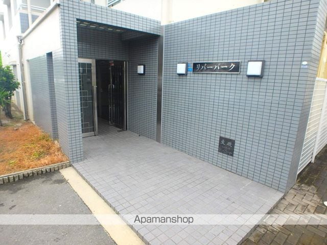 リバーパークの玄関写真