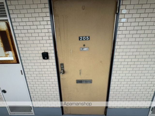 Fビルの玄関写真