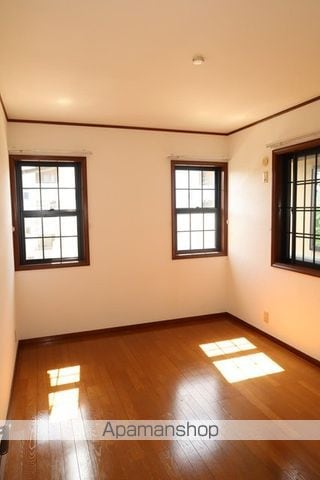 ビバリーヒルズ 亀の井の内装写真