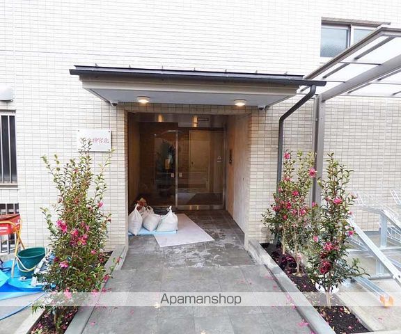 ヴィラ神宮北の玄関写真