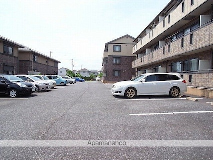 グランドセントレア８８８　Ａ・Ｂ[1K/33.32m2]の駐車場2