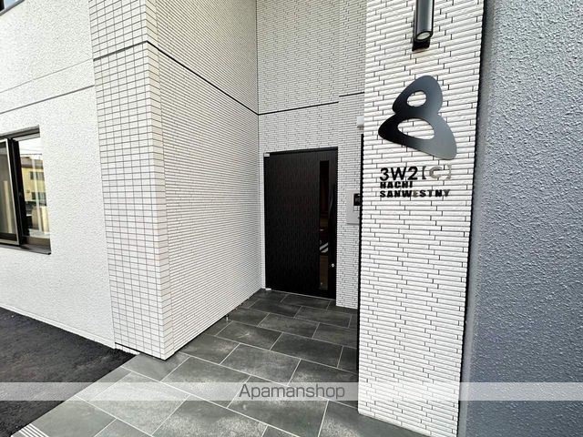 8 3W2 HACHI SANWESTNYの玄関写真
