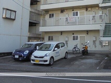 第二コーポサチ[1DK/40m2]の駐車場1