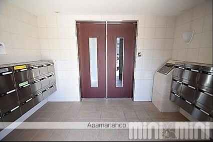 ヴァレーレ萱町[1LDK/32.63m2]のエントランス