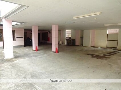 グランドハイツ[1R/24m2]の駐車場