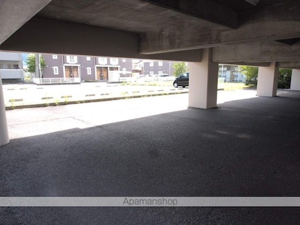 コンフォールパレスＭＧ[1K/31.7m2]の駐車場