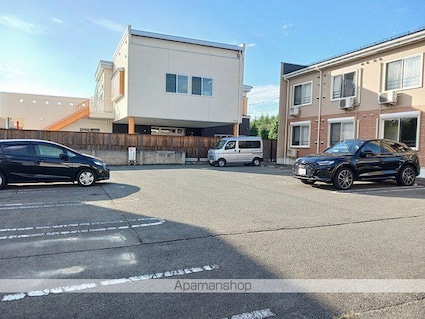 サン・メーラⅠ[1R/36.28m2]の駐車場1