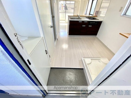 アルト雄郡　西棟[1R/22.9m2]の玄関